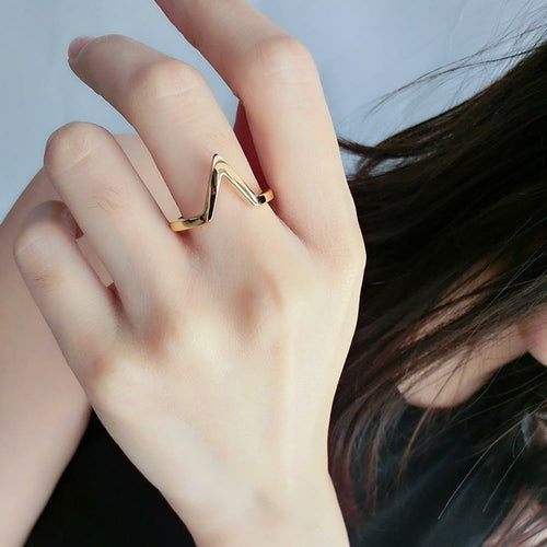 V-Shape Geometric Outline Ring